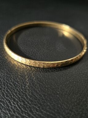 Vintage SIGNED Napier Gold Tone Textured Bangle Bracelet
